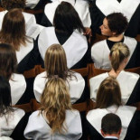 La difícil vida de los estudiantes con deudas de cientos de miles de dólares para pagar la universidad en EE.UU