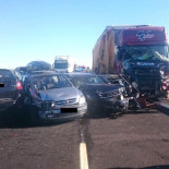 2 fallecidos y 39 heridos tras un accidente en la A-4 con 19 vehículos y 3 camiones implicados