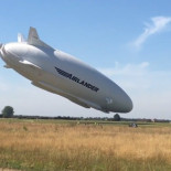 El Airlander 10, la aeronave más grande del mundo, se estrella al chocar con un poste telefónico