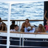 Llega al puerto turco de Bodrum el príncipe saudí con sus modelos