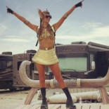 Atacan un campamento de lujo en Burning Man para expulsar a los “ricachones parásitos”