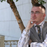 El activista de Anonymous que destapó la violación en grupo de una menor se declara 'no culpable' de 'hacking' (Eng)