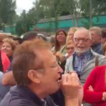 Vecinos de un municipio de Pontevedra se encaran con un concejal que llama "corrupto" a Rajoy