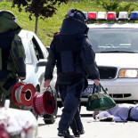"Esta poderosa bomba es una trampa explosiva que sólo puede eliminarse siguiendo estas instrucciones"
