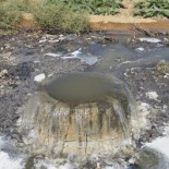 Un “monstruo de toallitas” de 350 kilos provoca la inundación de una carretera con aguas fecales