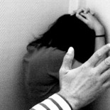 Denunciado un maltratador después de secuestrar y echar pegamento en la vagina de su expareja