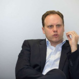 Cifuentes aumenta en 180.000 euros la dotación al "embajador" Daniel Lacalle en Londres