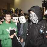 'Escrache' a González: ni radicales, ni fuera del sistema