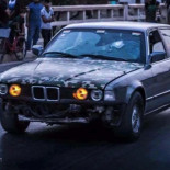 Rescata a 70 personas con su BMW Serie 7 blindado de un ataque del Estado Islámico