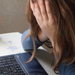 Detenidos cuatro menores por acosar a una compañera en el colegio y en redes sociales