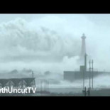 Olas estrellándose en la costa de Taiwán durante el tifón Megi