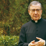 Juzgado exhuma cadáver de anciano del Opus que anunció su muerte cuatro dias antes