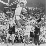 La superioridad de Kareem Abdul-Jabbar cambió las reglas del baloncesto