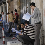 La Policía detiene a un grupo de adolescentes que estudiaban Filosofía al salir del instituto