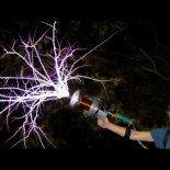 Un arma de bobina Tesla a 28000 fps