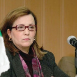 Ministra pide a mujeres que entreguen salario al Estado como si este "fuera su marido"