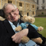 Este es el momento de mayor peligro para nuestro planeta. Carta de Stephen Hawking