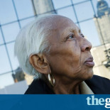 Pillan a la legendaria ladrona de joyas Doris Payne de 86 años robando un collar de diamantes (ENG)