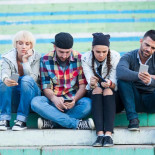 Un estudio revela cómo el 'postureo' en redes sociales nos hace menos felices que prescindir de ellas