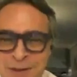 Detienen y linchan al diseñador Barbaros Sansal a su llegada a Turquía por sus críticas a las políticas de Erdogan