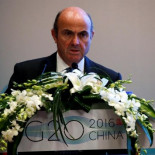 El Gobierno planea salvar a la banca del callejón de las cláusulas suelo