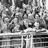 La cuenta de Twitter que recuerda lo que pasó la última vez que EEUU cerró sus puertas a los refugiados