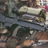 Roban rifles de asalto a dos soldados de la OTAN mientras comían en un McDonald's en Francia