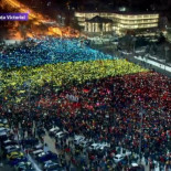 50.000 manifestantes recrean la bandera rumana en el decimotercer día consecutivo de protestas contra el gobierno