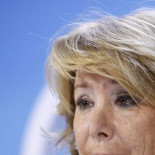 Esperanza Aguirre admite entre risas que ha vuelto a cometer una infracción en un carril bus