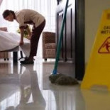 Camareras de piso: de ganar 2,4 euros por habitación a un salario mínimo de 1.100