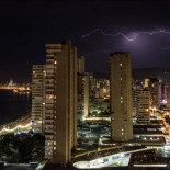 Los hoteles de Benidorm buscan sangre en las toallas para atajar la estafa británica