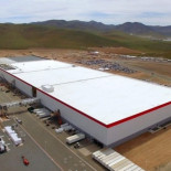 Tesla obra el milagro con la Gigafactoría: reduce el coste de las baterías en un 35% hasta los 125 dólares kWh