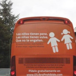 César Strawberry, sobre HazteOir: "No estoy de acuerdo con que la Policía inmovilice un autobús por un cartel"