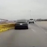 El piloto automático de un Tesla falla al reconocer un cambio de carril y choca contra la mediana