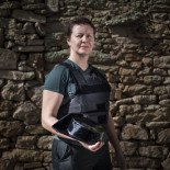 “Tengo tetas y caderas y no me vale el chaleco antibalas de hombre que me da la Guardia Civil”