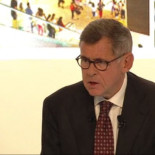 Carrefour se rinde ante Amazon y anuncia un cambio hacia alimentación y tiendas pequeñas