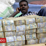 Somalia: El país que no ha emitido moneda en 25 años y en el que los billetes huelen mal y se deshacen en las manos