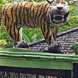 El ejército de Indonesia destruye una estatua porque era tan fea que no dejaban de hacer memes sobre ella