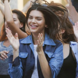 Detenidos 4 tuiteros, 3 en Madrid, por simular una subasta del presidente de asociación contra racismo para "cazarle"