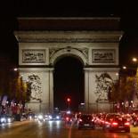 Ataque en los Campos Elíseos: un policía muerto, dos heridos y abatido el atacante