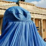 Parlamento alemán aprueba prohibición del velo para funcionarias