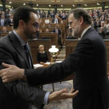 El PSOE pide al PP, por favor, si no es mucha molestia, que roben un poco menos