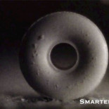 Por qué aparecen estos rayos azules cuando aplastas un caramelo de menta a oscuras