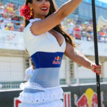 Las azafatas de Jerez defienden su labor en MotoGP: "Quitarnos el trabajo sí es sexista"
