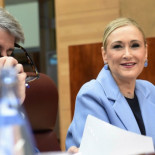 Cifuentes aprueba los presupuestos gracias a la ausencia de una diputada del PSOE