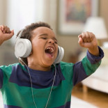 ¿En qué se diferencian unos auriculares de 400 euros de los que regalan en el tren?