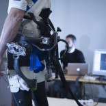 Primer exoesqueleto que detecta la pérdida de equilibrio y evita posibles caídas