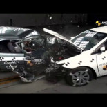 Choque frontal entre Toyota de 1998 y la versión de 2015