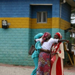 Las 82 niñas de Chibok liberadas por Boko Haram vuelven a brazos de sus padres