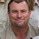 Cazador muere después de que le caiga encima un elefante tiroteado (eng)